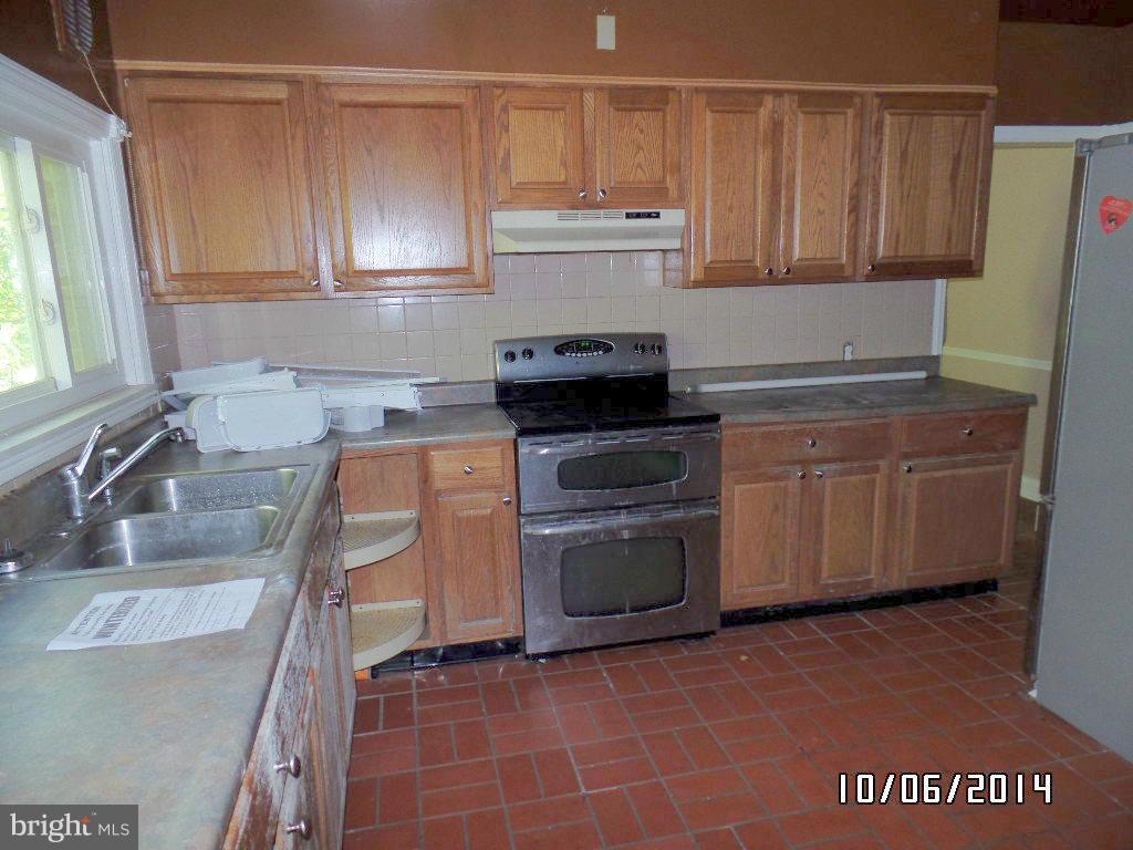 3626 Lockwood Road Baltimore, MD 21207 - Photo 4 of 14 Kitchen