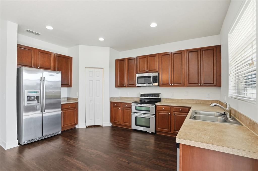 104 Star Shell Drive Apollo Beach, FL 33572 - Photo 10 of 26