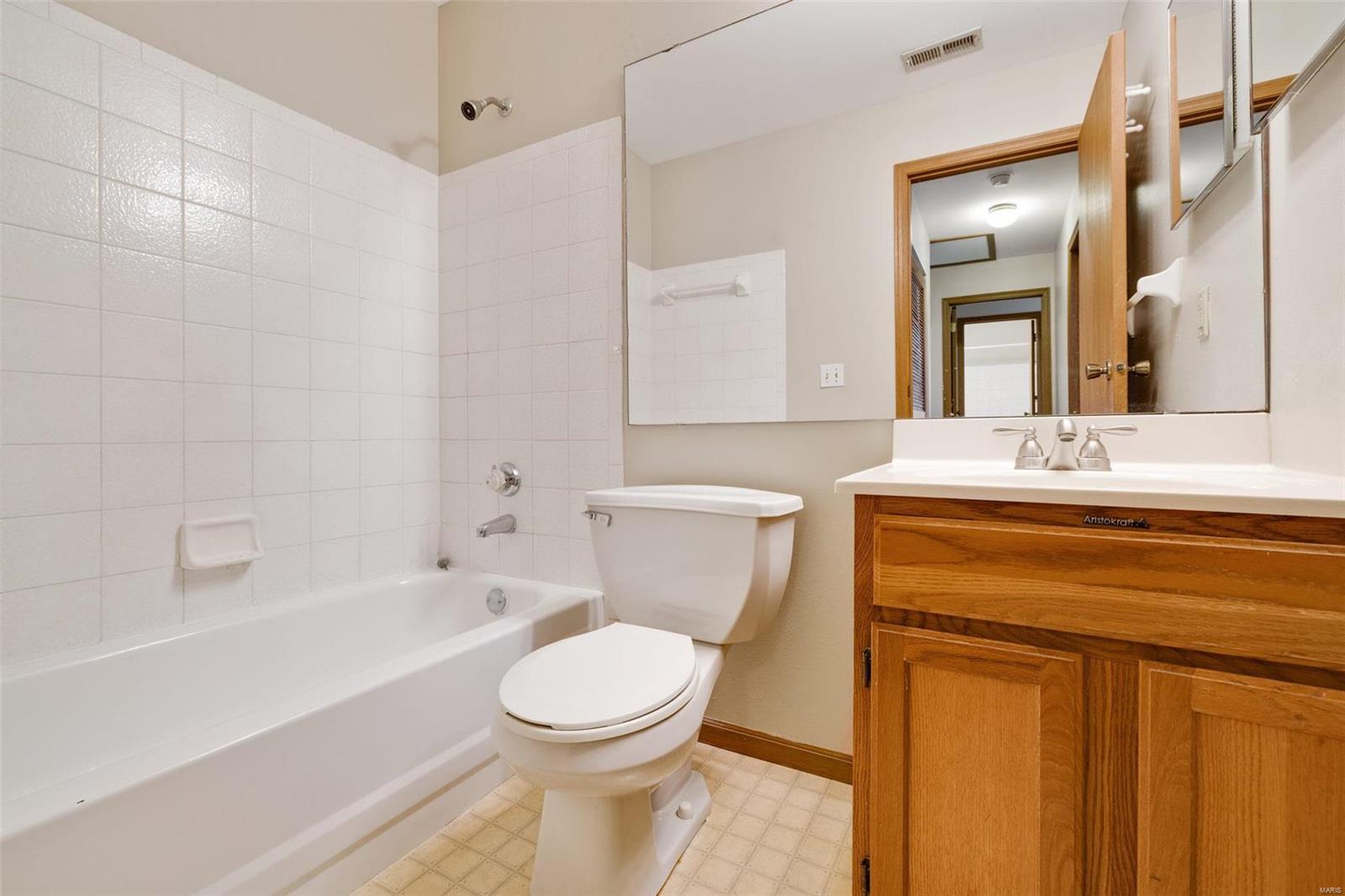 749 Ridgeside Drive, Unit I Ballwin, MO 63021 - Photo 13 of 17