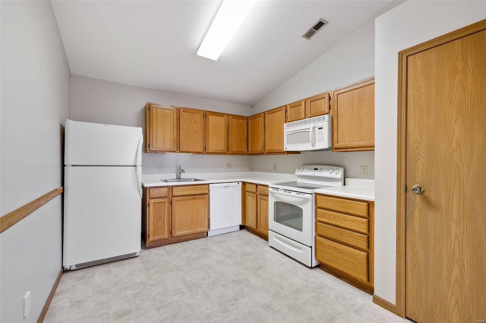 749 Ridgeside Drive, Unit I Ballwin, MO 63021 - Photo 3 of 17