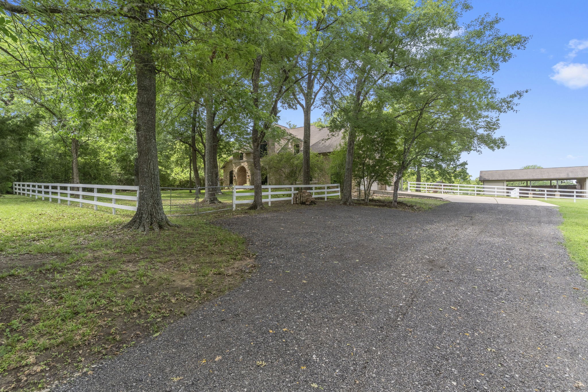 2242 Spring Branch Road Montgomery, TX 77316 - Photo 34 of 44 Additional parking area