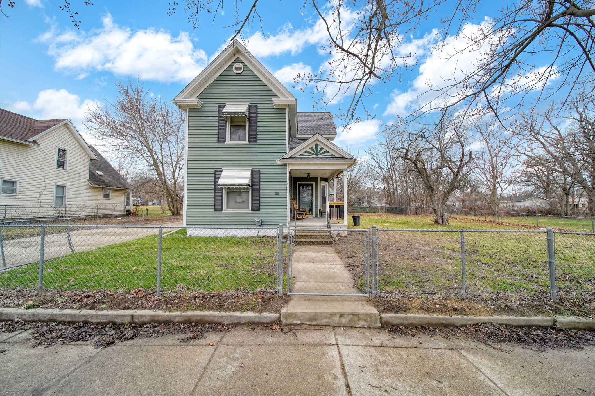 826 Carl Breeding Way Jackson, MI 49203 - Photo 1 of 26 3-web-or-mls-DSC08355_HDR