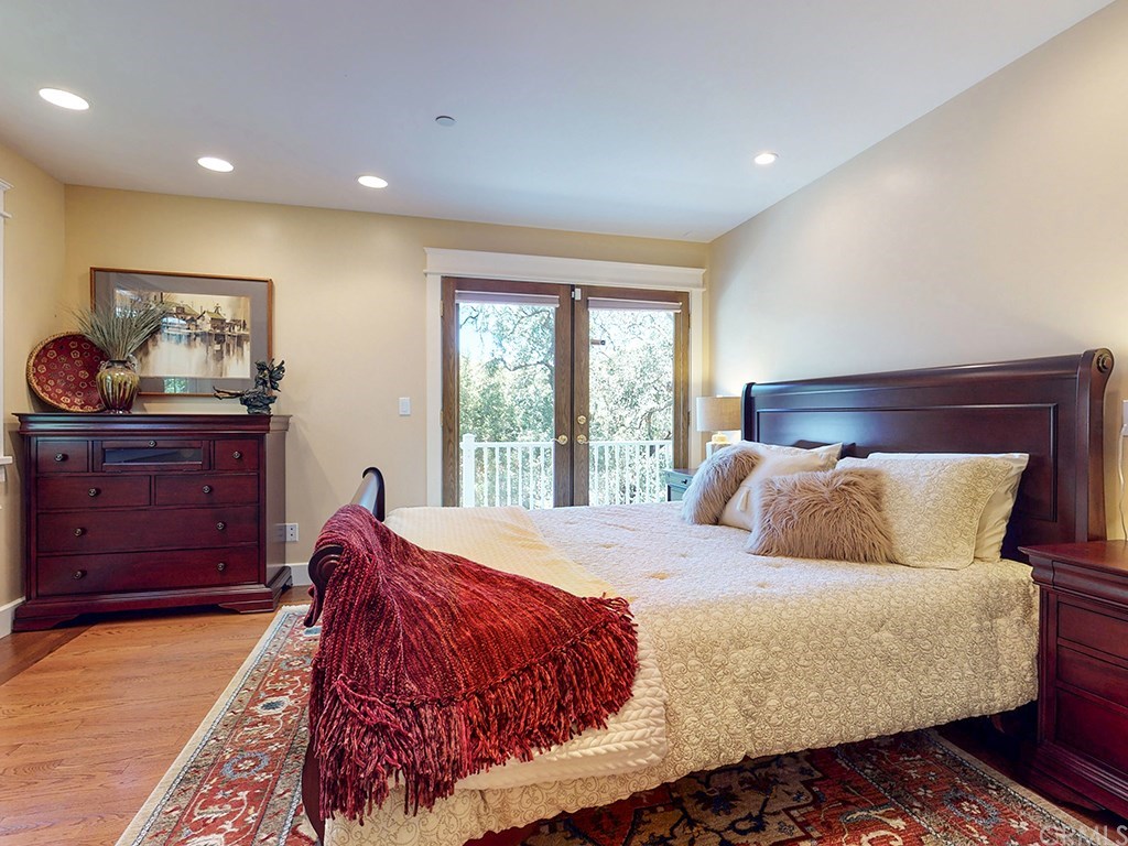14199 Morro Road Atascadero, CA 93422 - Photo 8 of 73 Downstairs guest room is ample and very comfortable.