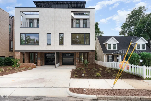 $1,294,900 | 515 West Lenoir Street, Unit 102, Raleigh, NC 27601