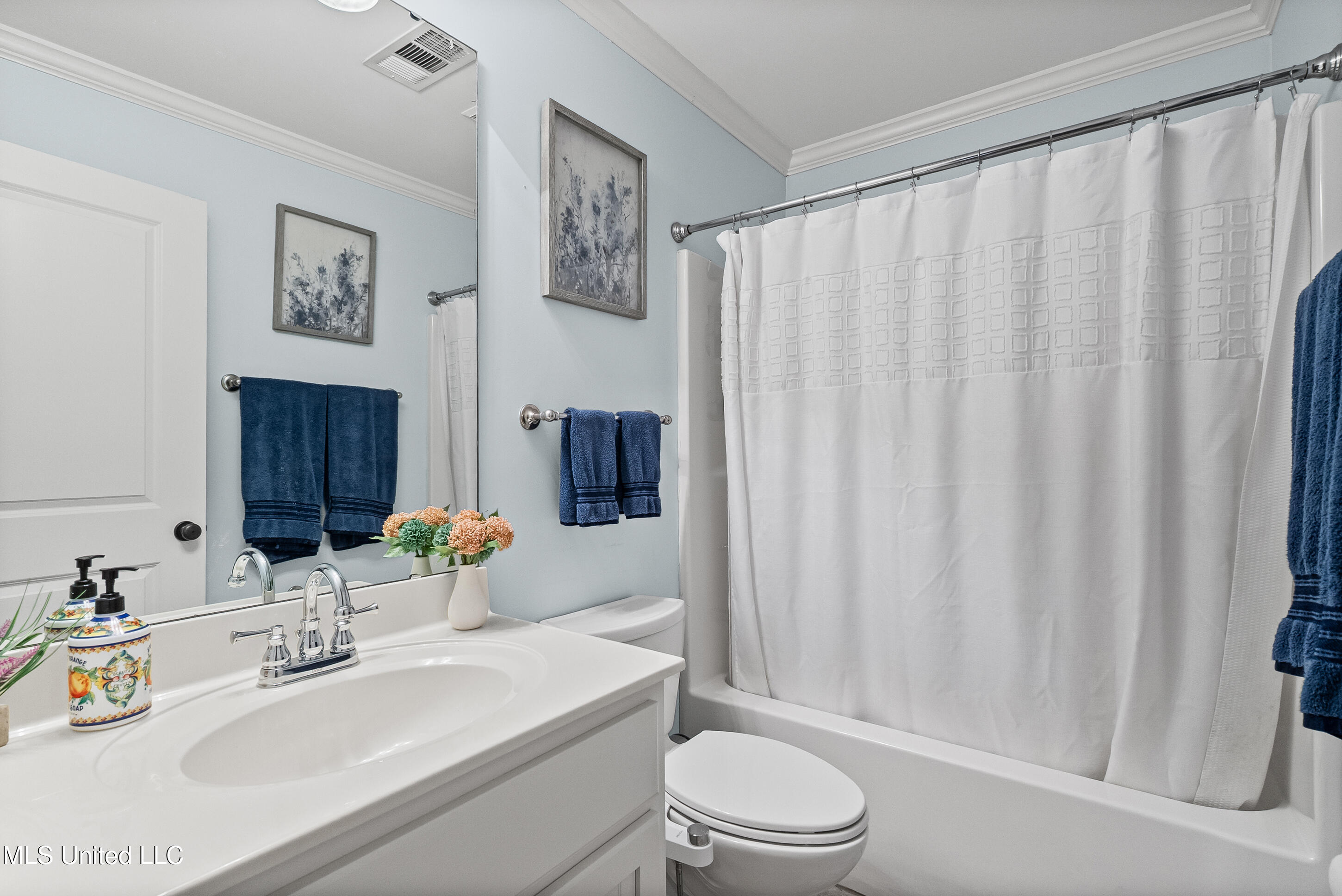 102 Robin Way Oxford, MS 38655 - Photo 20 of 32 Upstairs Full Bath