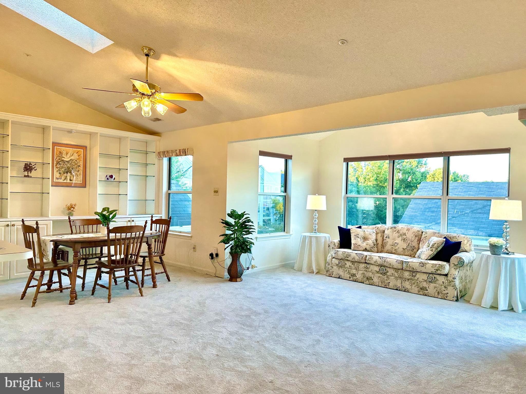 Welcome to 2601 Camelback Ln #12-10