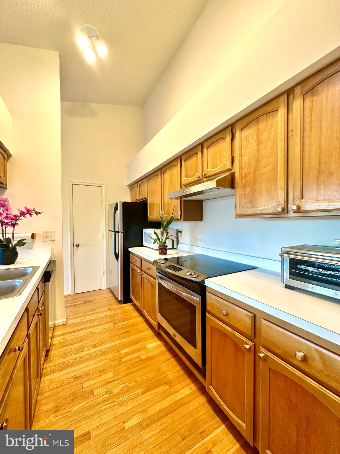 2601 Camelback Lane, Unit 1210 Silver Spring, MD 20906 - Photo 19 of 32 SS appliances in the Kitchen