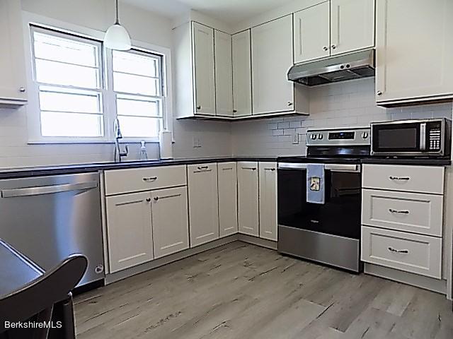 87 New Lenox Road Lenox, MA 01240 - Photo 8 of 34 7 Kit 3