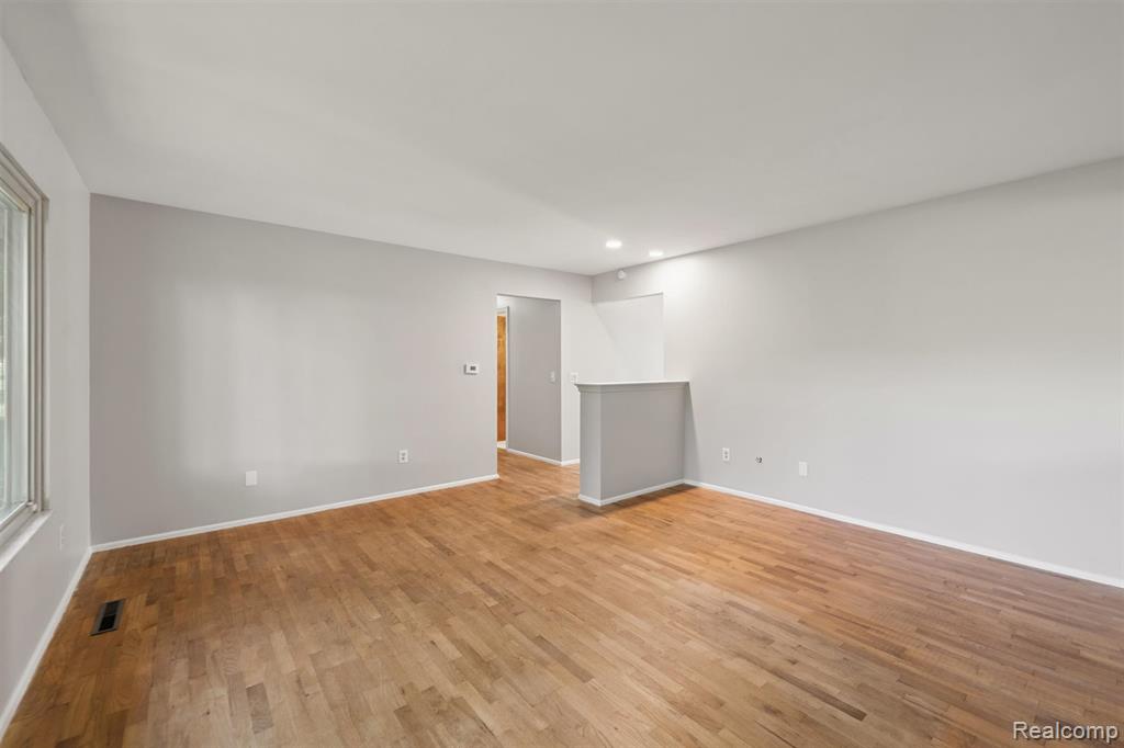 3196 Red Barn Road Flint, MI 48507 - Photo 16 of 45 Gallery Image 16
