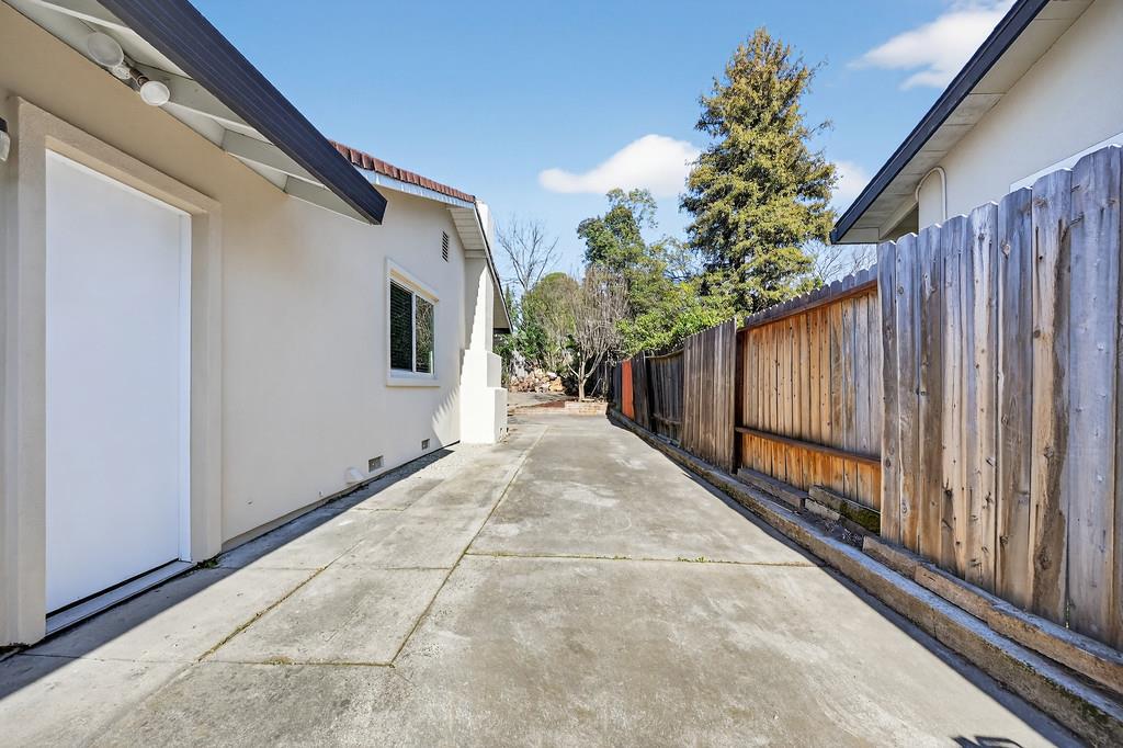 7517 Farmgate Way Citrus Heights, CA 95610 - Photo 34 of 35 a view of a back yard of the house