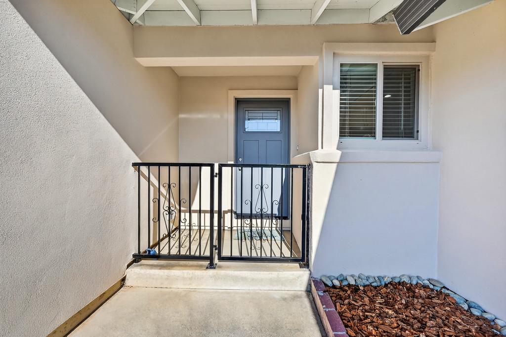 7517 Farmgate Way Citrus Heights, CA 95610 - Photo 4 of 35 a view of entryway with stairs
