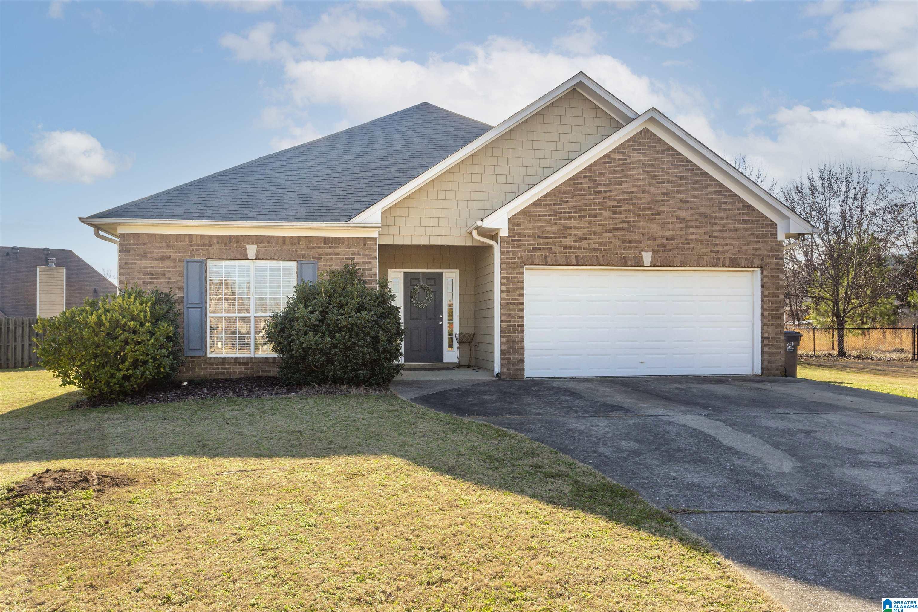 206 Heather Ridge Circle Pelham, AL 35124 - Photo 2 of 34