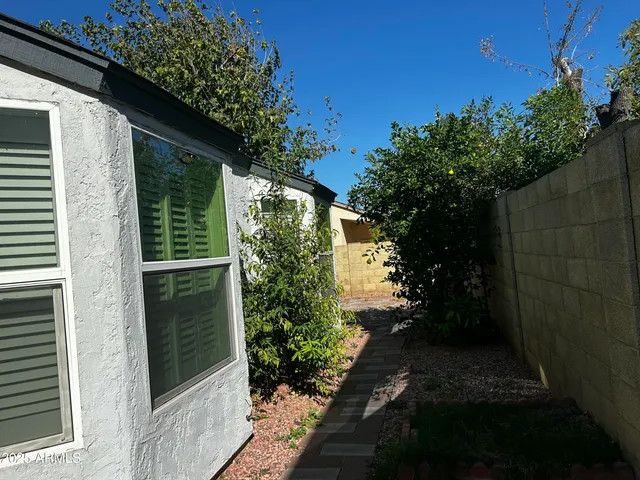a view of back yard of the house