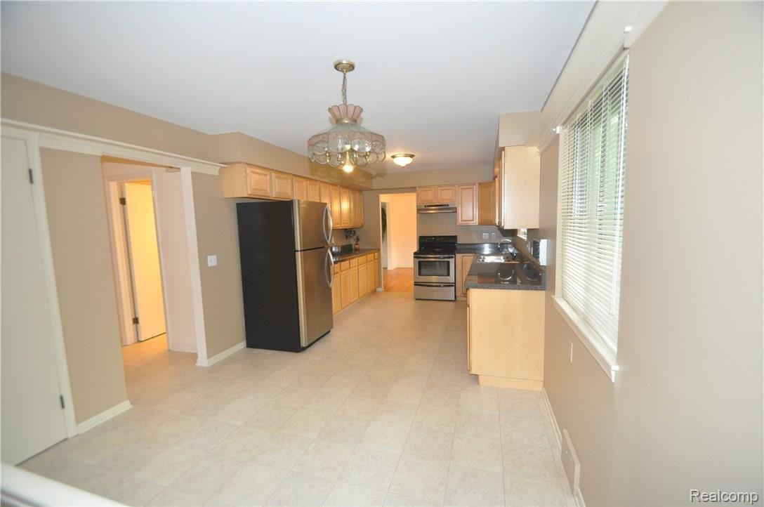 29511 Fox Grove Road Farmington, MI 48334 - Photo 8 of 18 DSC_0951.JPG