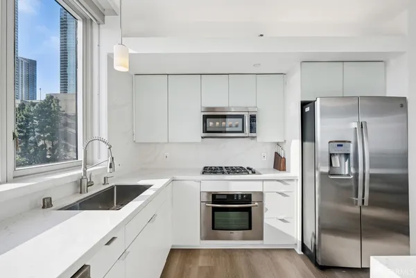 $7,000 | 501 Beale Street, Unit L7H, San Francisco, CA 94105