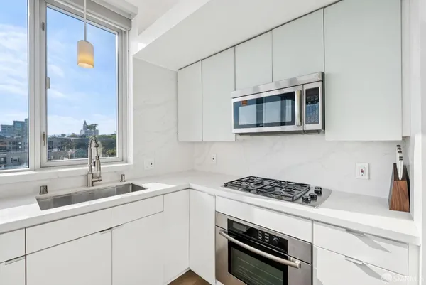 $7,000 | 501 Beale Street, Unit L7H, San Francisco, CA 94105