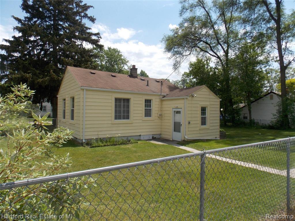 21235 Rensselaer Street Farmington Hills, MI 48336 - Photo 5 of 17