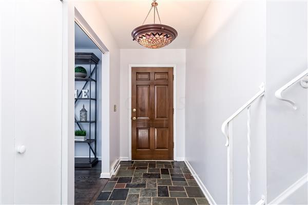 5791 Thompson Road Columbus, OH 43230 - Photo 4 of 30