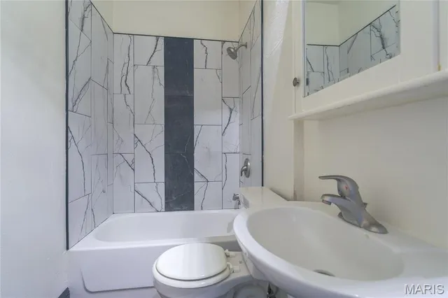 $119,900 | 2914 Pershing Boulevard, Granite City, IL 62040