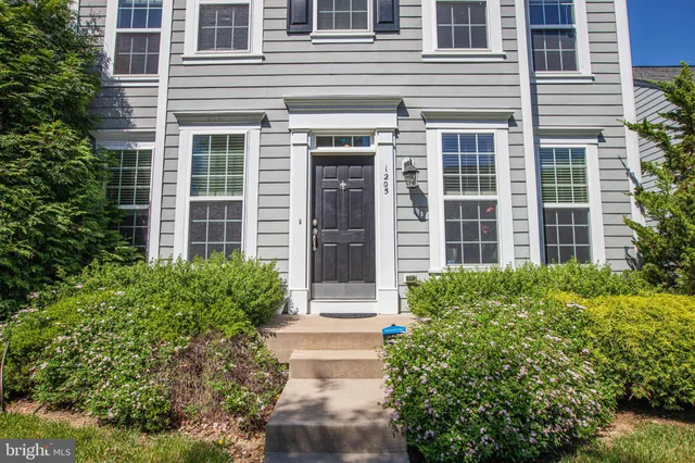 $599,000 | 1205 Saunders Drive, Fredericksburg, VA 22401