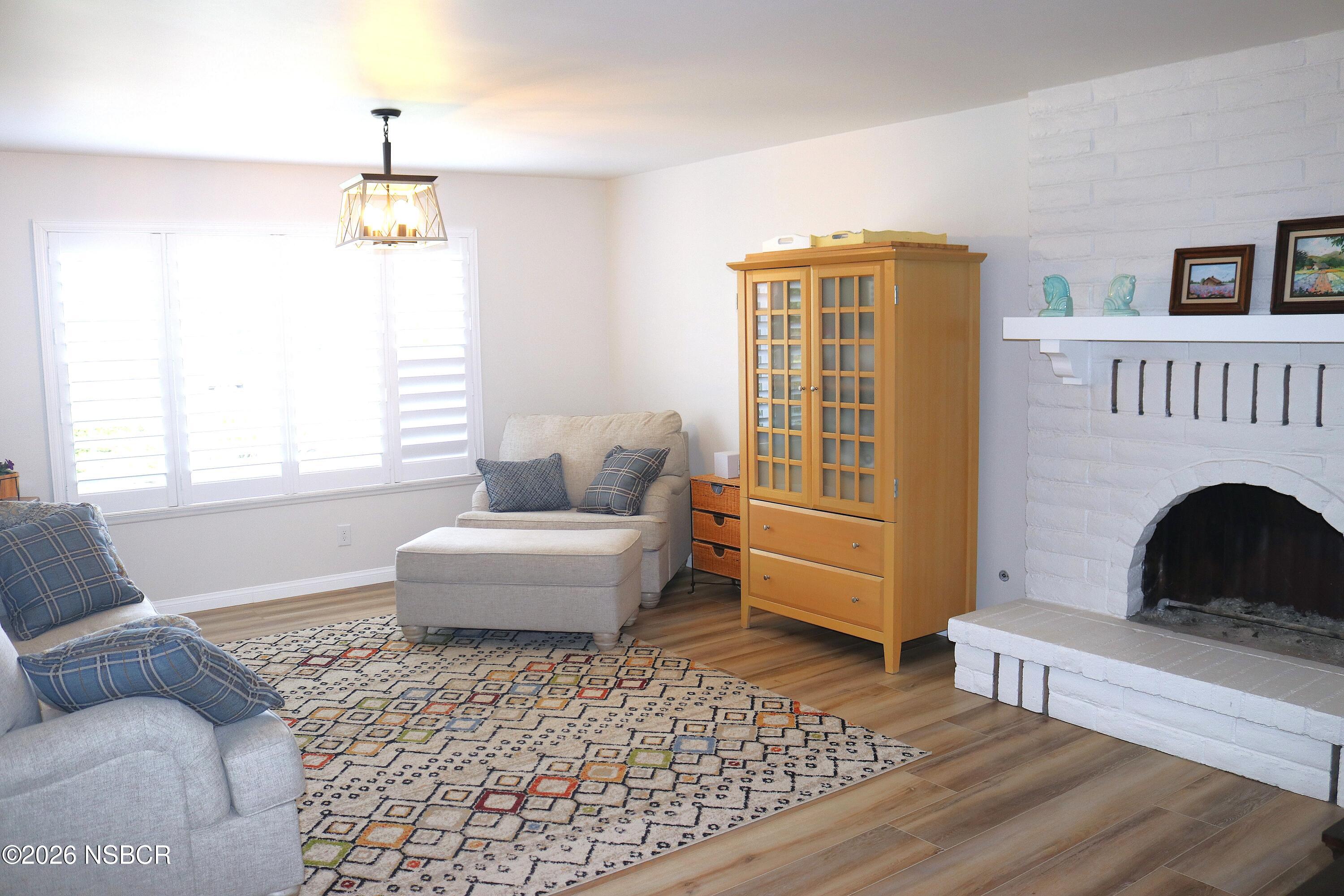 812 North D Street Lompoc, CA 93436 - Photo 7 of 34 Living Room
