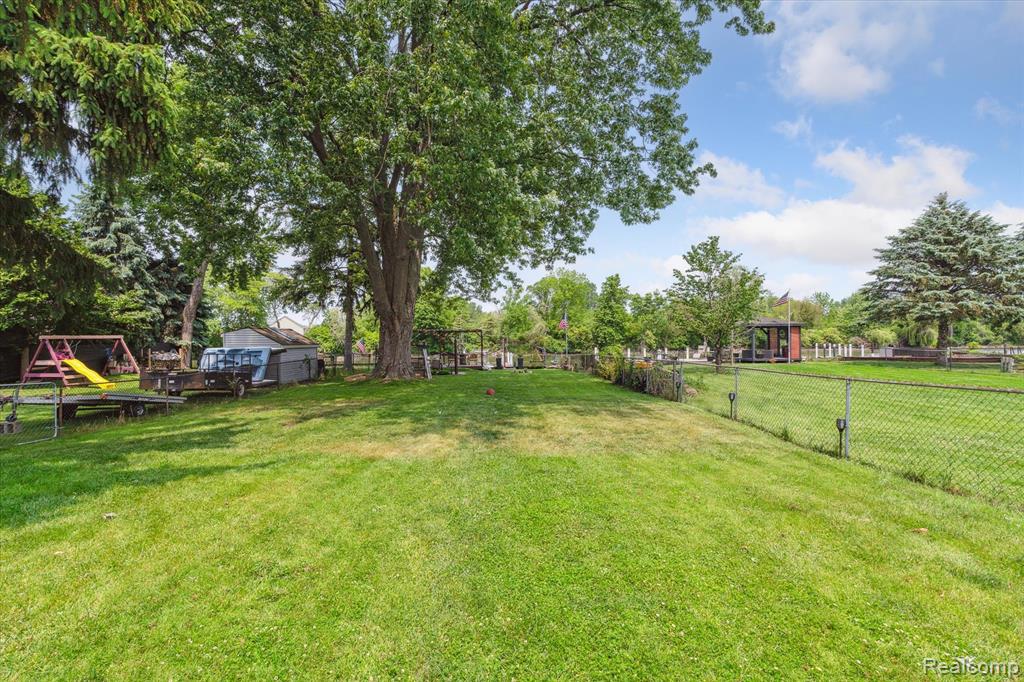 26905 South River Road Harrison Township, MI 48045 - Photo 30 of 42