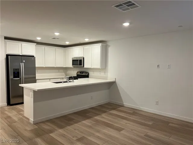 $1,995 | 10772 Benhill Grove, Las Vegas, NV 89166