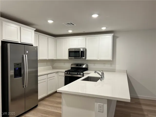 $1,995 | 10772 Benhill Grove, Las Vegas, NV 89166