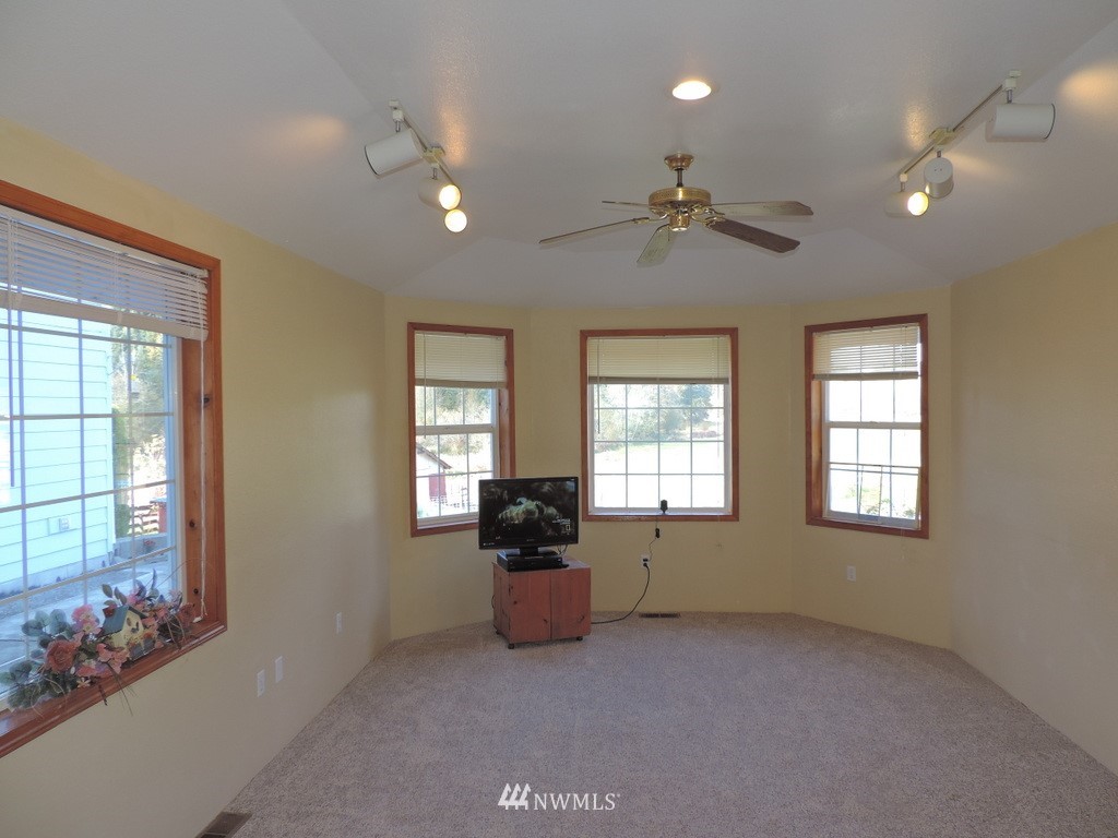 20919 Zenkner Valley Road Centralia, WA 98531 - Photo 9 of 25 Gallery Image 9