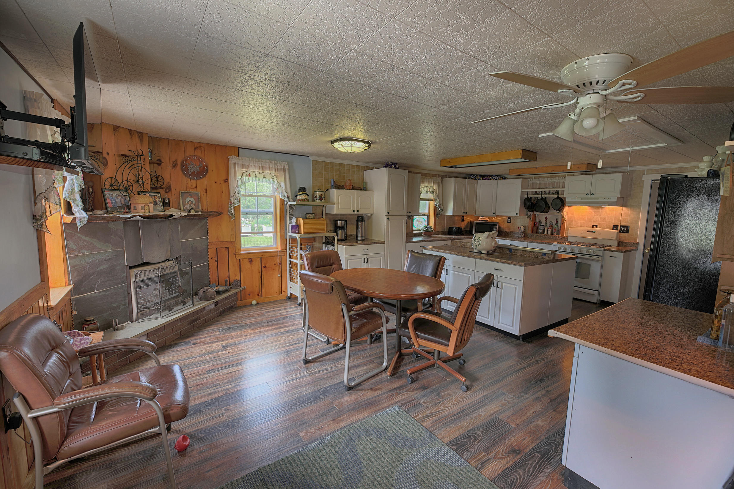 601 Lakewood Road Madison, ME 04950 - Photo 2 of 24 00000122