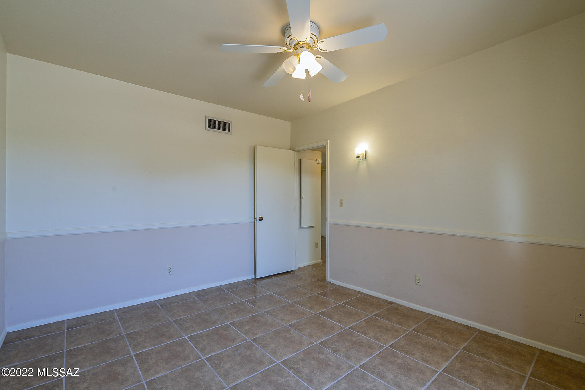 8951 East Bears Path Road Tucson, AZ 85749 - Photo 32 of 41 an empty room with a ceiling fan and shower