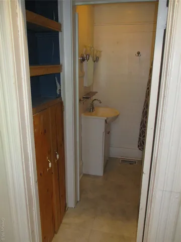 $2,350 | 33 Bayview Terrace, Unit 1, Newburgh, NY 12550