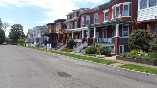 $2,350 | 33 Bayview Terrace, Unit 1, Newburgh, NY 12550