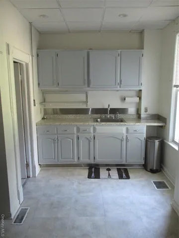 $2,350 | 33 Bayview Terrace, Unit 1, Newburgh, NY 12550