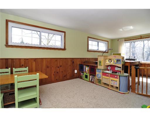 261 Pine Road Pittsburgh, PA 15237 - Photo 6 of 18 Den/Family/Great Room.