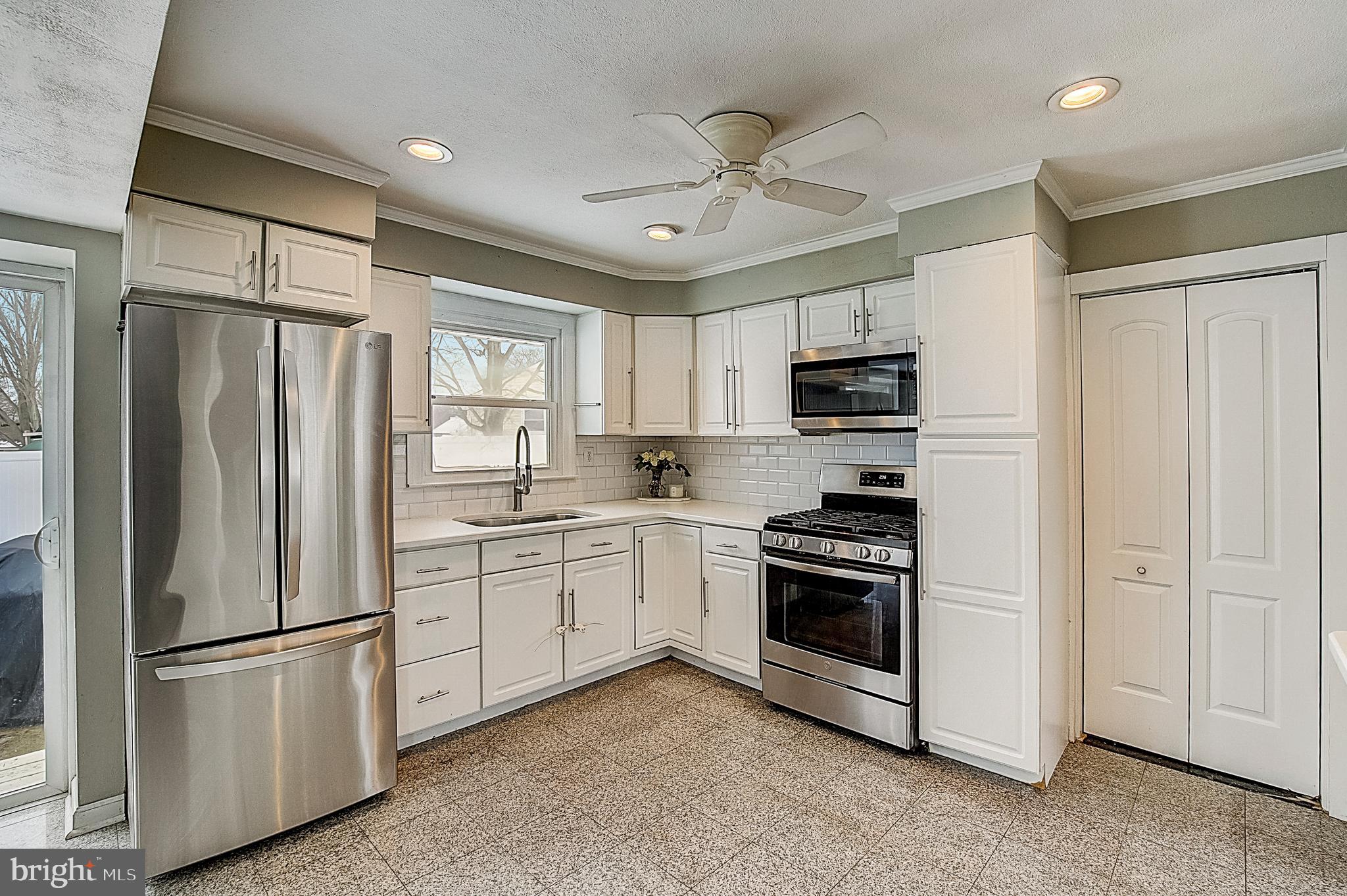 46 Sunset Boulevard Hamilton, NJ 08690 - Photo 17 of 31
