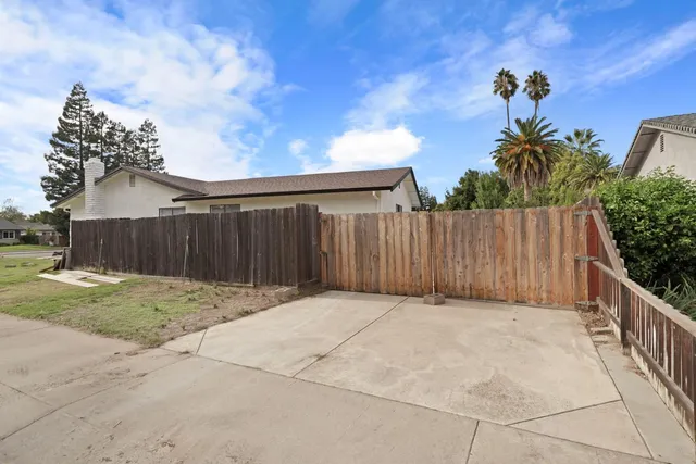 $495,950 | 2260 South Ham Lane, Lodi, CA 95240