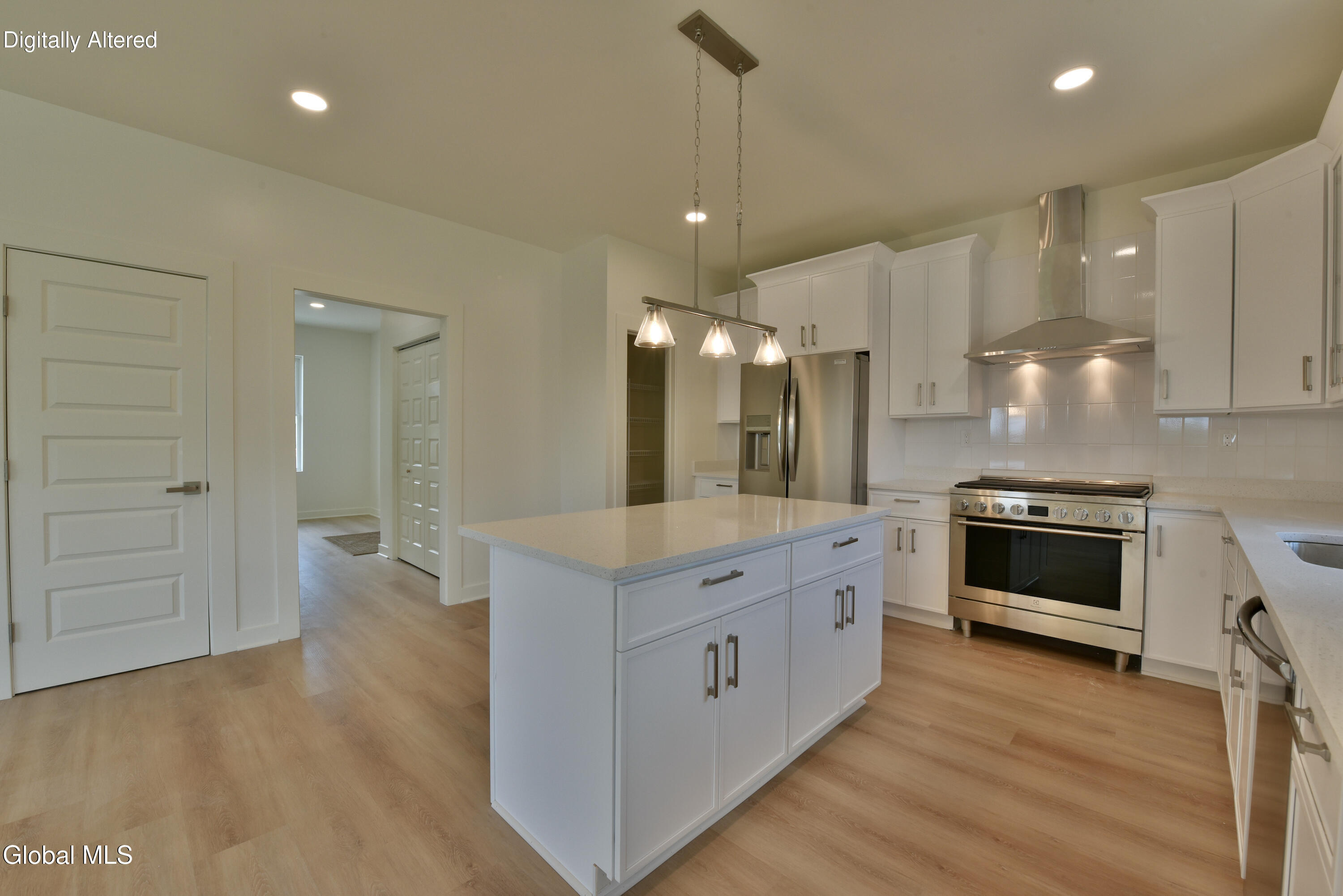 802 South Ravine Road Niskayuna, NY 12309 - Photo 3 of 60 19