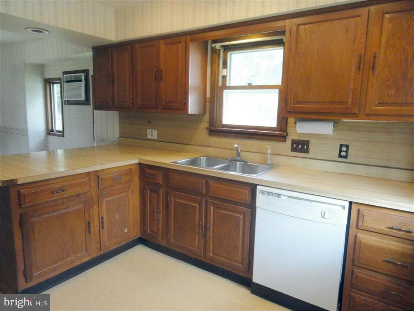 595 South Mill Road Vineland, NJ 08360 - Photo 3 of 14 Gallery Image 3
