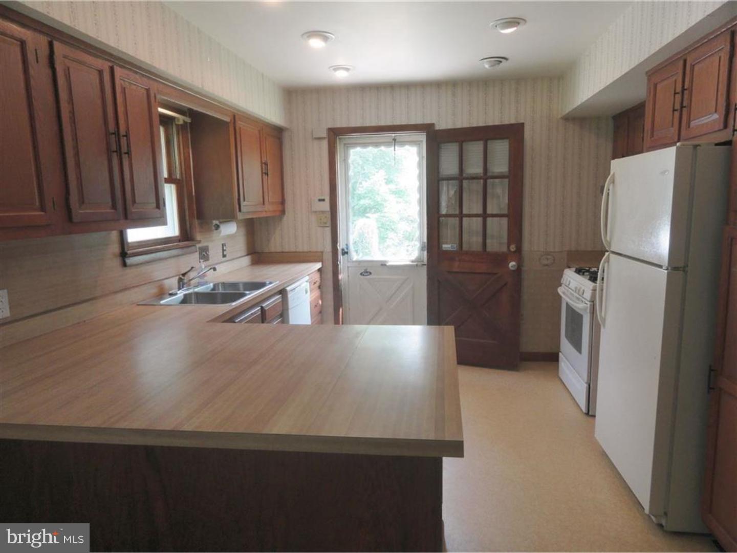 595 South Mill Road Vineland, NJ 08360 - Photo 6 of 14 Gallery Image 6