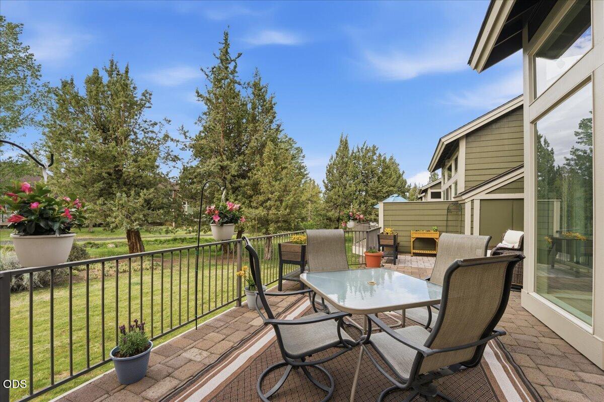 1354 Highland View Loop Redmond, OR 97756 - Photo 36 of 46