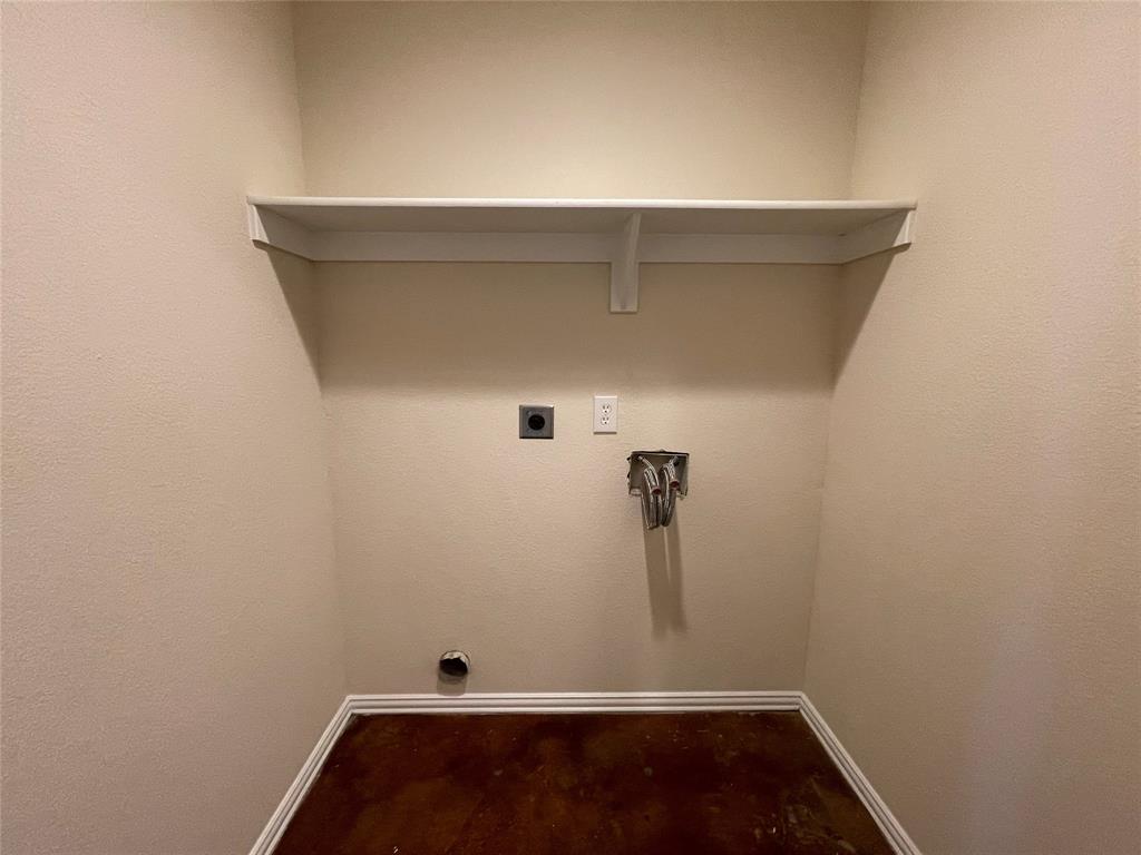 100 Crossbow Court, Unit 102 Weatherford, TX 76088 - Photo 10 of 21 a view of small space