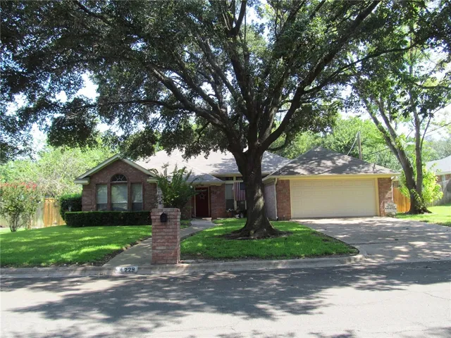 $312,000 | 229 Chapman Road, Hewitt, TX 76643