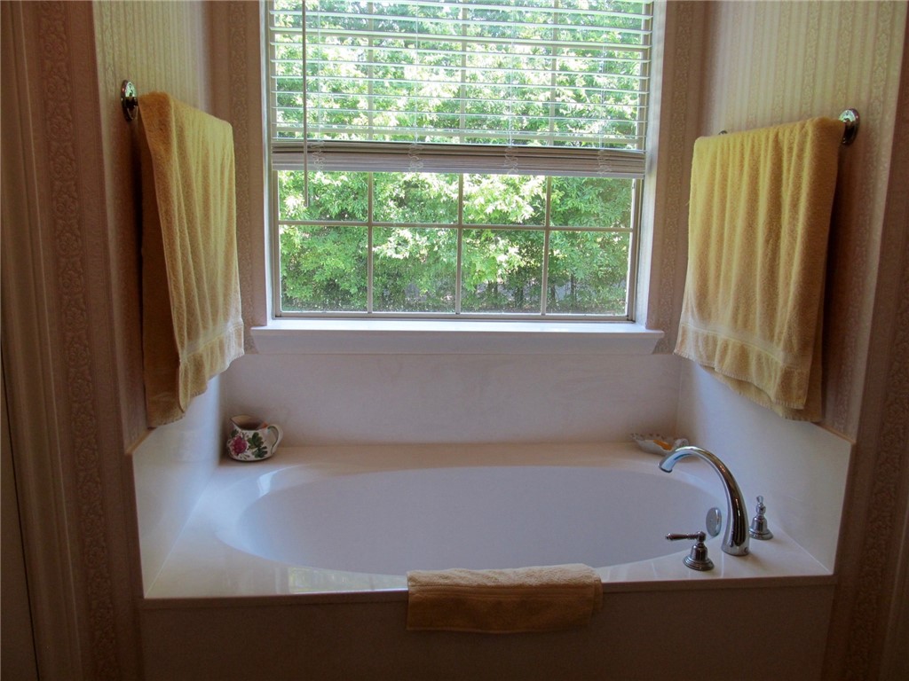 229 Chapman Road Hewitt, TX 76643 - Photo 7 of 13
