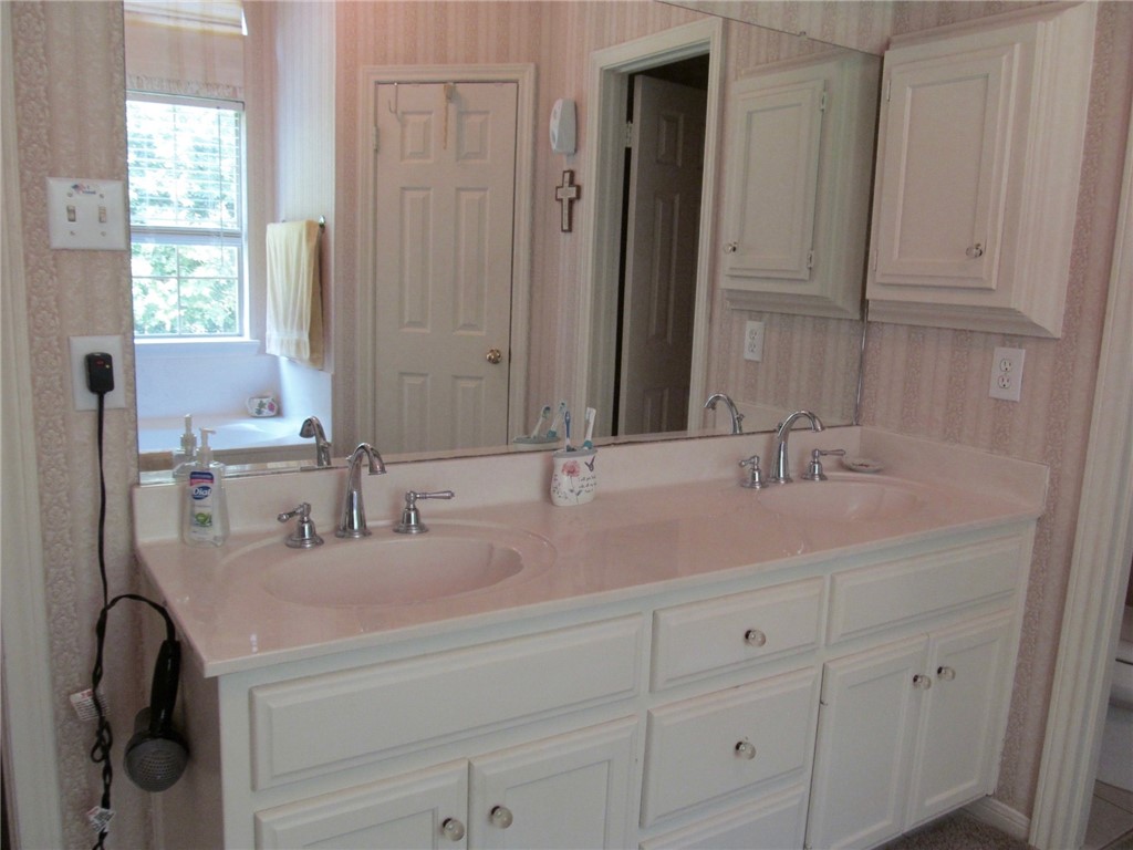 229 Chapman Road Hewitt, TX 76643 - Photo 8 of 13