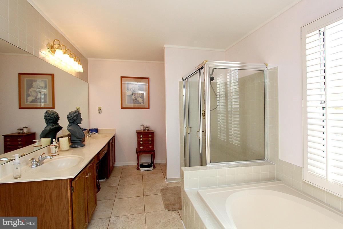 8705 Edison Lane Clinton, MD 20735 - Photo 12 of 28 Bath (Master)