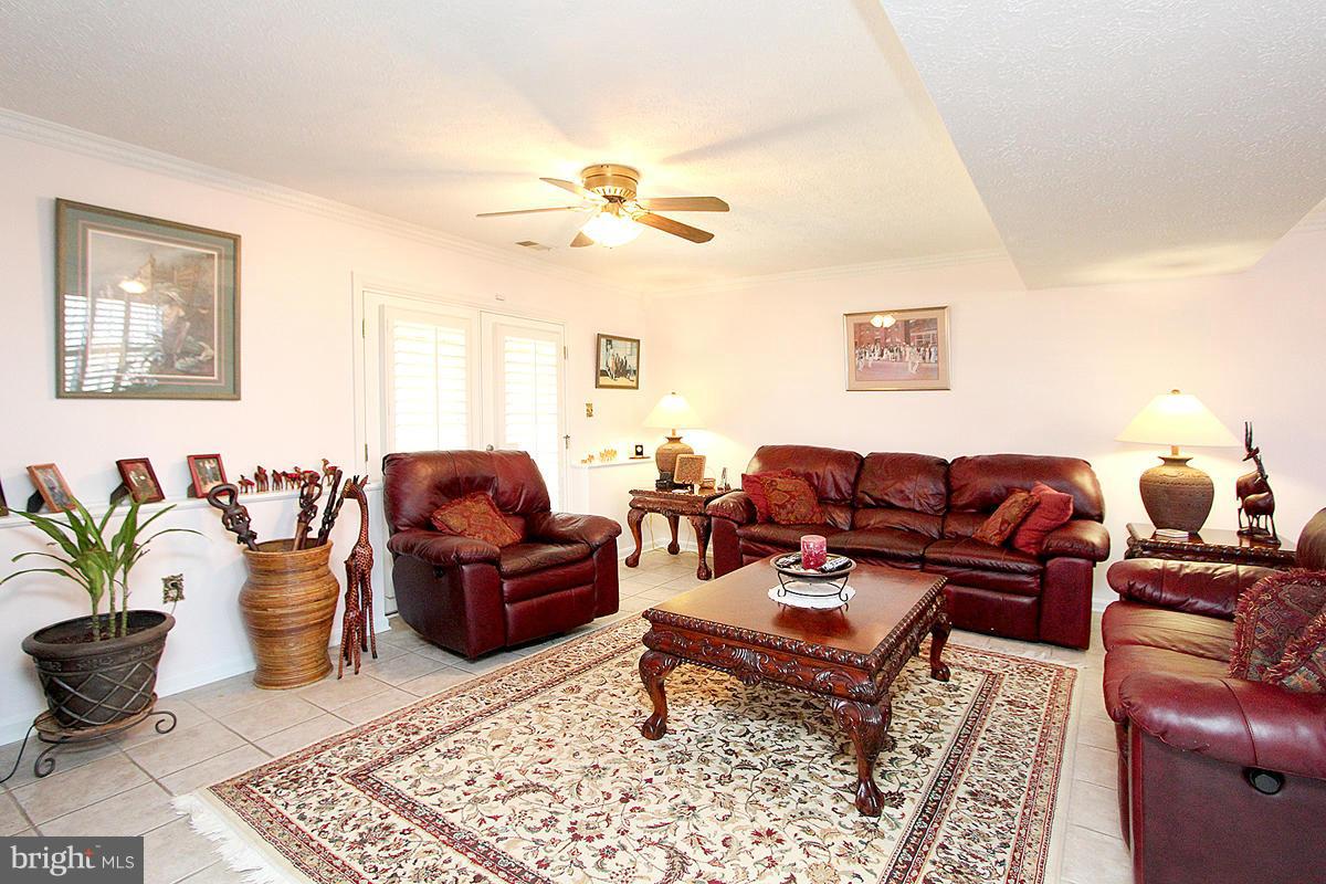 8705 Edison Lane Clinton, MD 20735 - Photo 19 of 28 Family Room