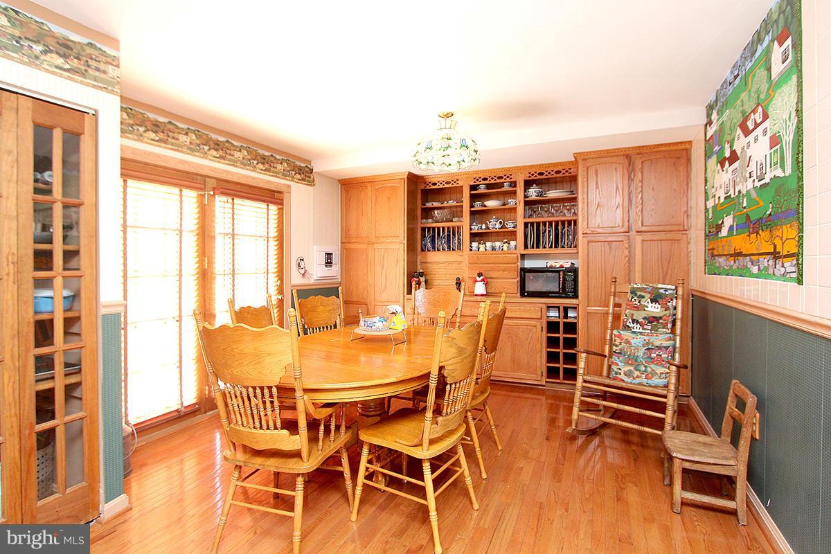 8705 Edison Lane Clinton, MD 20735 - Photo 9 of 28 Kitchen
