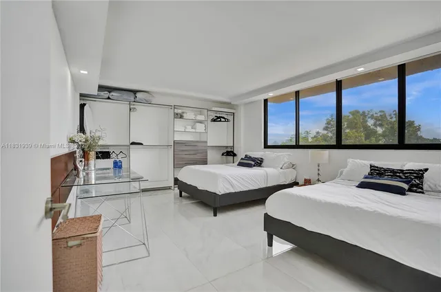 $10,000 | 900 Northeast Spanish River Boulevard, Unit 5C & 5E, Boca Raton, FL 33431