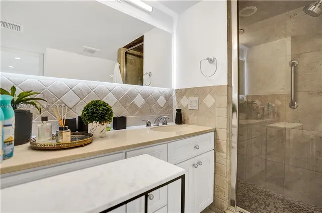 $10,000 | 900 Northeast Spanish River Boulevard, Unit 5C & 5E, Boca Raton, FL 33431